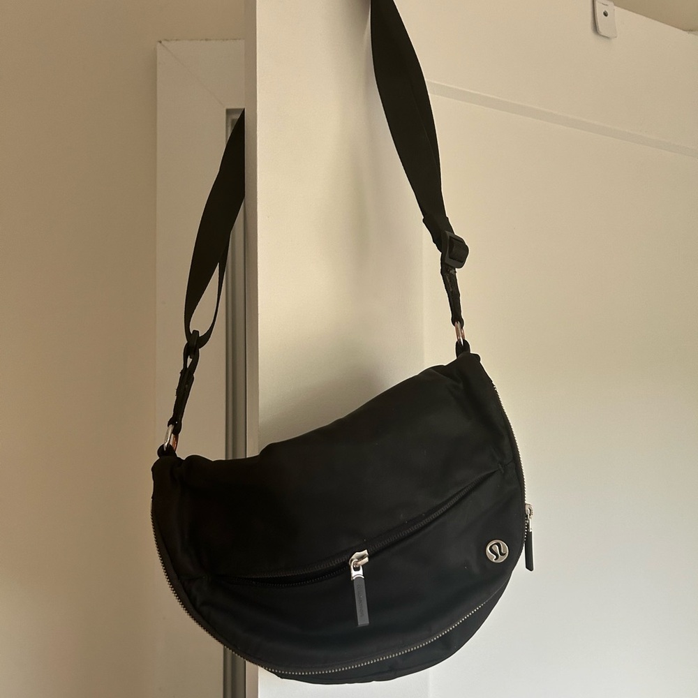 Lululemon festival bag